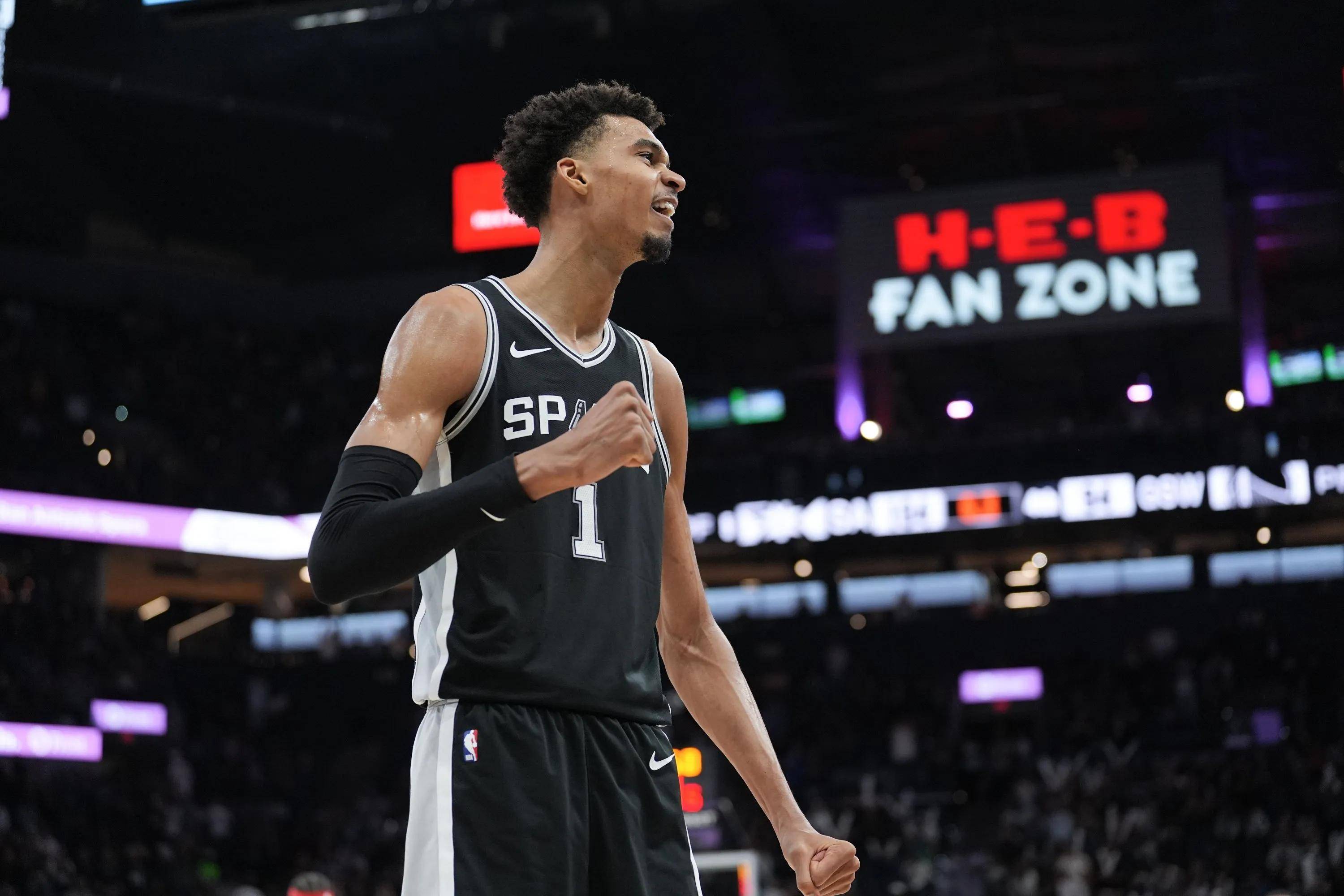 NBA明星球员在季前训练中积极备战新赛季